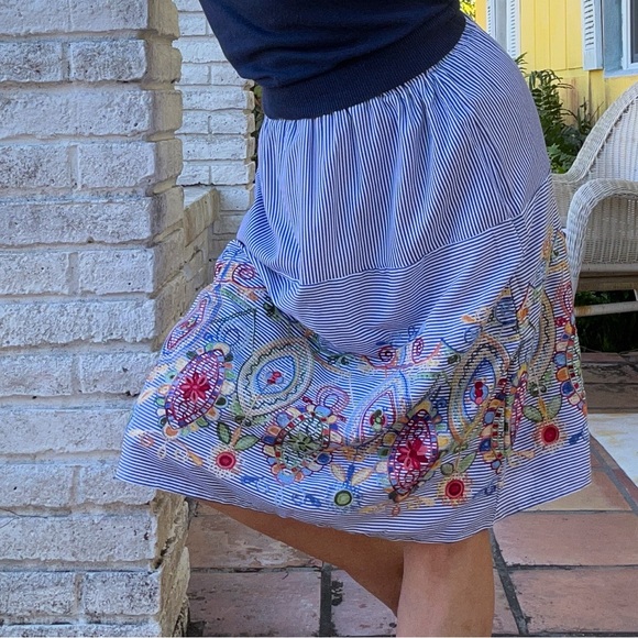 French girl market skirt, size L, elasticity waist, embroidered detail. - Picture 2 of 7